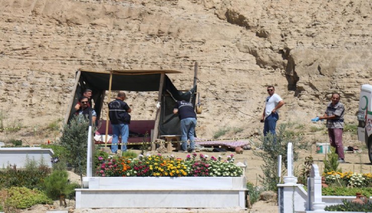 Mezarda yaşayan adamın acı sonu: Mezarcılar tarafından ölü bulundu
