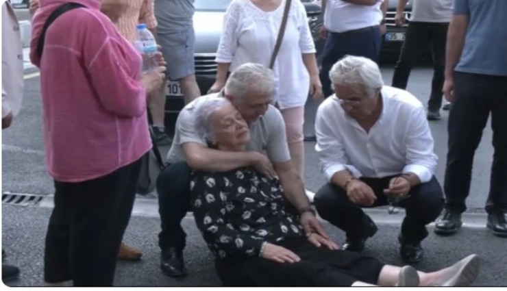 Murat Çalık’ın annesi oğlunun cezaevi sevki sırasında fenalaştı