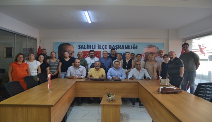 Salihli CHP’de istifa şoku: İlçe başkanı adaylıktan da çekilip istifa etti
