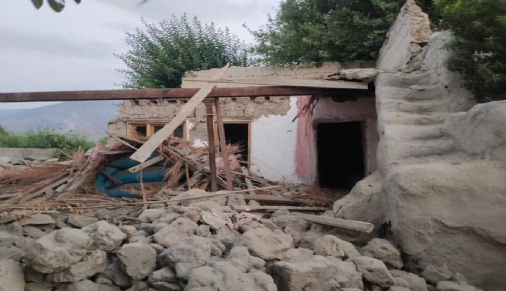 Afganistan’da 6.0 büyüklüğünde deprem:  250 ölü, 500 yaralı