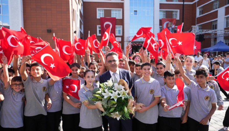 Aliağa 100. Yıl Ortaokulu’nda yeni eğitim yılı coşkusu
