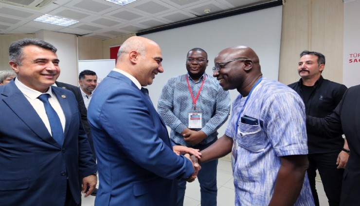 Burkina Fasolu sağlık çalışanılarına sertifika verildi
