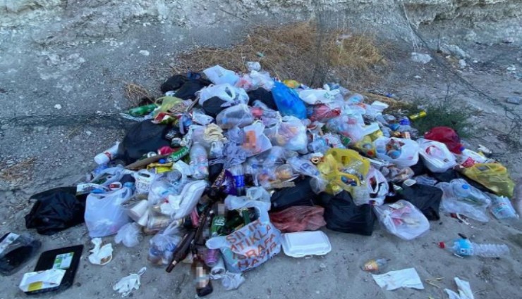Dikili Belediyesi Pissa Koyu çöplüğe çevrildi