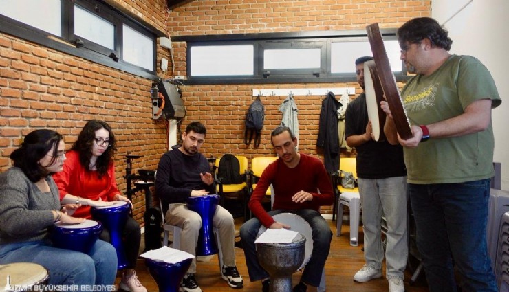 Genç İzmir'in ücretsiz müzik kursları için başvurular sürüyor