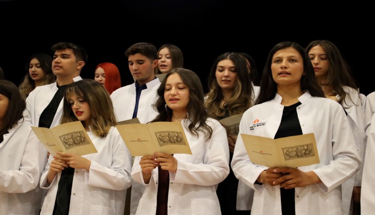 İEÜ Tıp Fakültesi Öğrencileri beyaz önlüklerini giydi