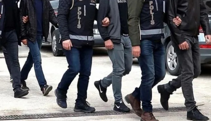 İzmir'de FETÖ operasyonu: 10 gözaltı