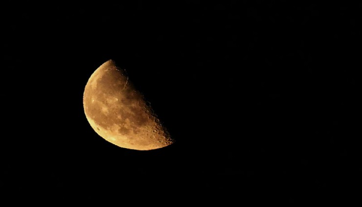 İzmir'de 'Kanlı Ay' gösterisi