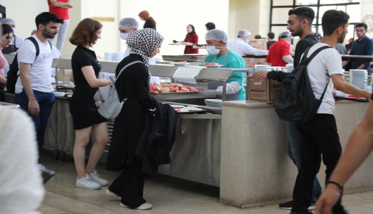 İzmir’de öğrenci bursu aylık 3 bin üniversitelerde üç öğün yemek 4 bin lira