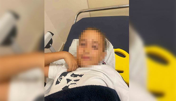İzmir’de bayrak direği devrildi, 9 yaşındaki çocuk yaralı