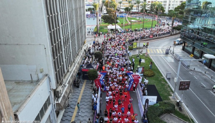 9 Eylül İzmir Yarı Maratonu'nda renkli görüntüler
