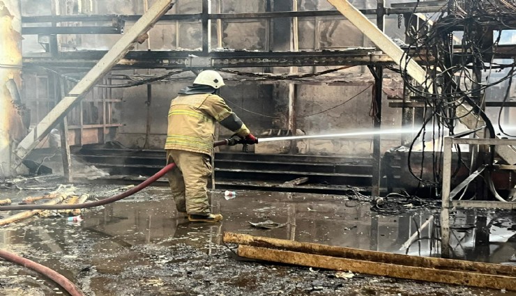 İzmir İtfaiyesi, ALOSBİ’deki fabrika yangınına müdahale etti