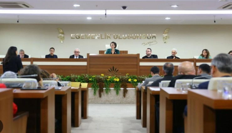 Karabağlar'da CHP'den istifa ettiklerini açıklayan 9 meclis üyesinin, resmi olarak istifa vermediği ortaya çıktı: Genel Merkez devrede