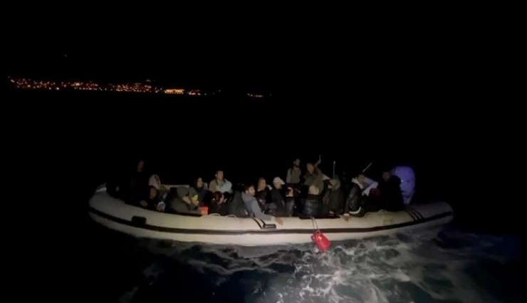Karaburun açıklarında can pazarı: 33 düzensiz göçmen kurtarıldı