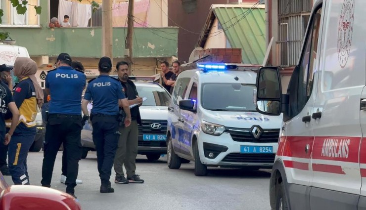 Komşular kokudan fark etti: Anne ve kızı evlerinde ölü bulundu