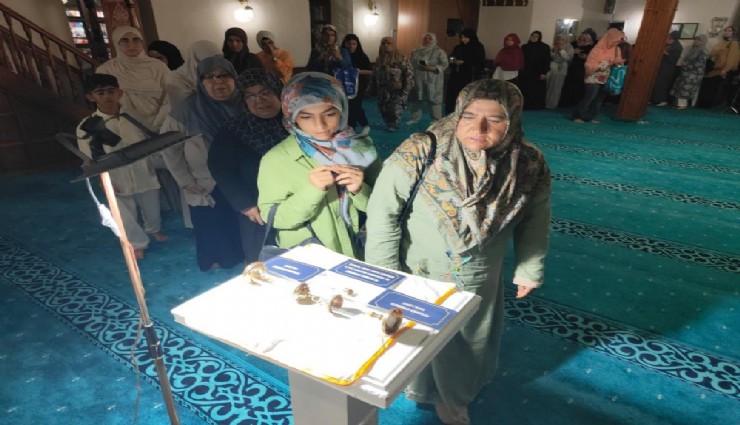 Kuşadası’nda mukaddes emanetler ziyarete açıldı