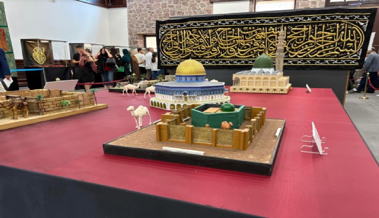 Kutsal emanetler İzmir'de ziyarete açıldı
