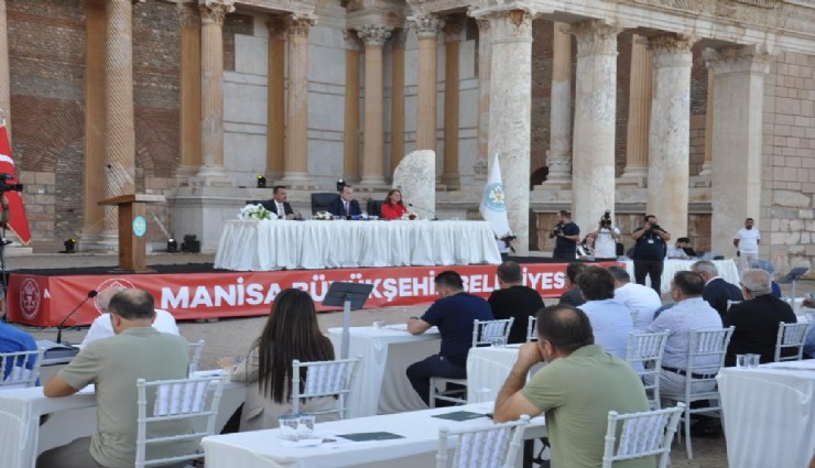 Manisa Belediye Meclisi Sardes'te toplandı