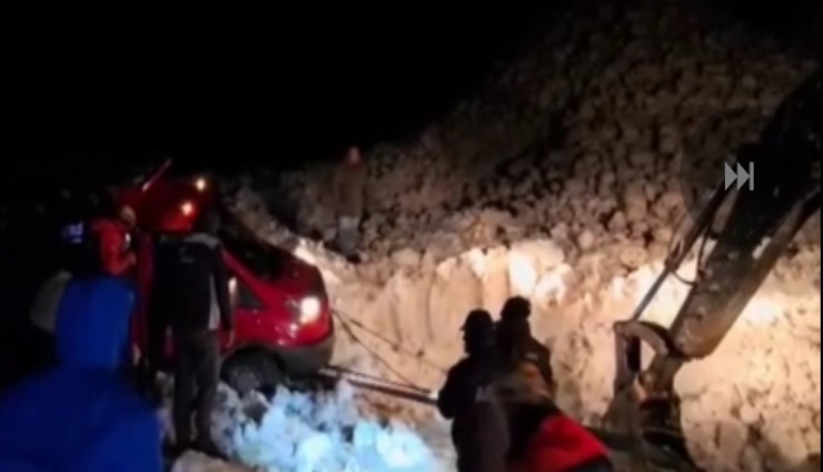 Trovit Yaylası’nda çığ sonrası mahsur kalan vatandaşlar kurtarıldı
