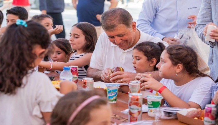 Tugay’dan miniklere fuar sürprizi geldi
