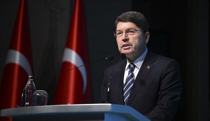 Adalet Bakanı Tunç: Türk bayrağının indirilmesiyle ilgili 14 kişi gözaltına alındı
