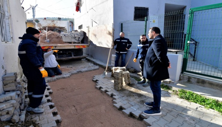 Bornova’da yol seferberliği sürüyor
