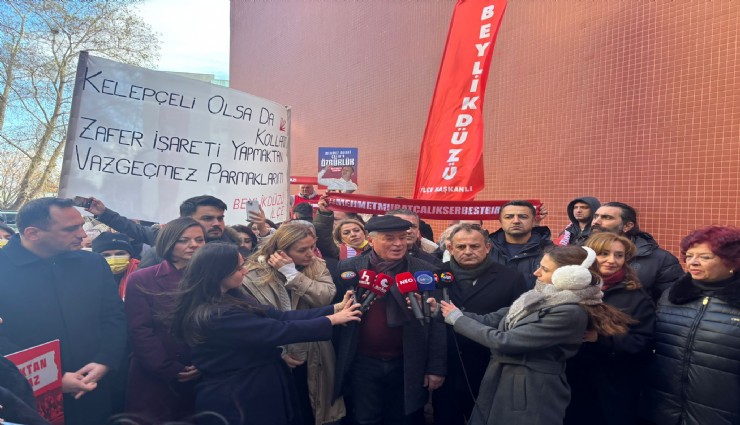 CHP Beylikdüzü'nden Murat Çalık için hastane önünde destek açıklaması