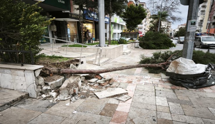 Denizli’de rüzgar alarmı: Vatandaşlar yürümekte zorlandı