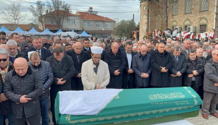 İYİ Partili Turhan Çömez, annesine veda etti