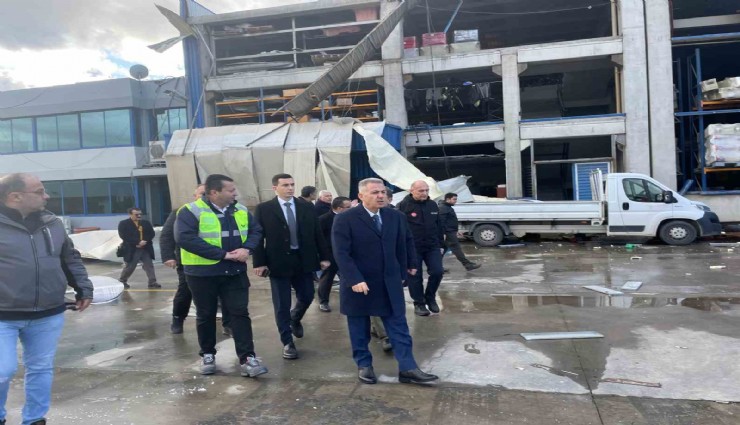 İzmir’de fırtına ve sağanak hasara yol açtı: 9 fabrika ve 5 konut zarar gördü