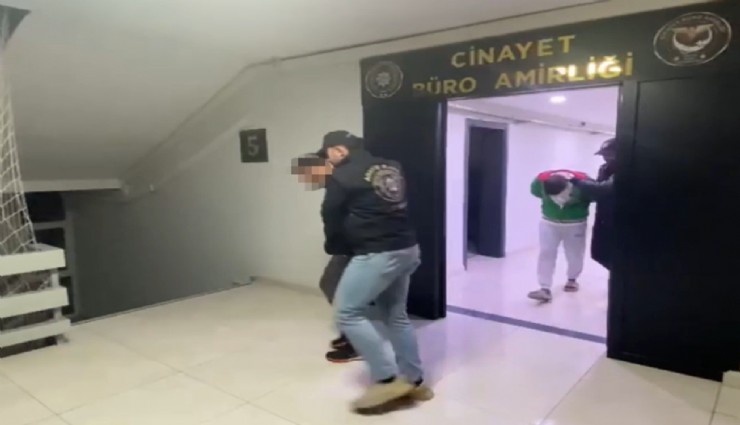İzmir'de kan lekesi ve kamera kayıtları ele verdi: Annesini bıçaklayan oğul tutuklandı