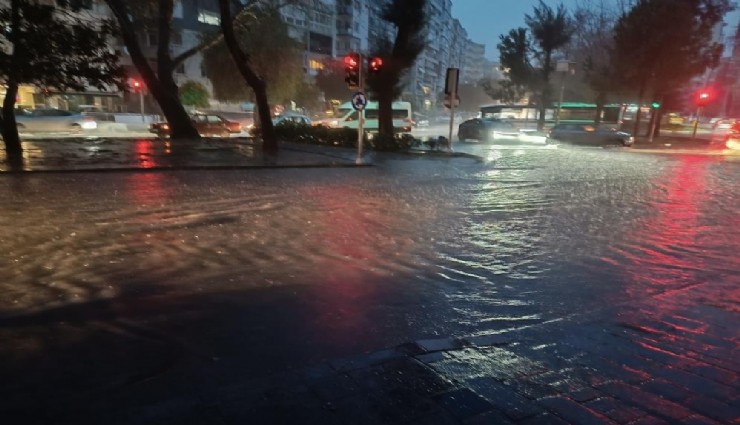 İzmir ‘de sağanak etkisi