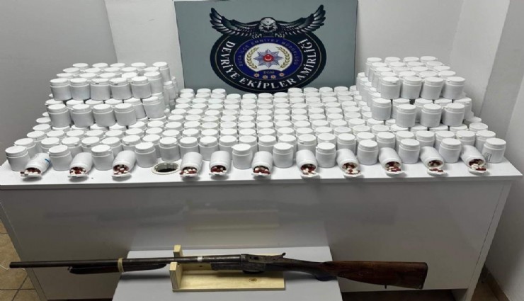 İzmir’de şüpheli araçtan yüklü miktarda uyuşturucu çıktı