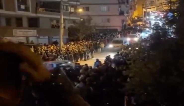 İzmir'e gelen Menzil Şeyhi'ne binlerce kişilik karşılama