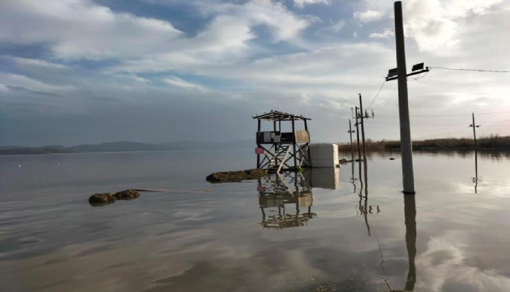 Köyceğiz Gölü taştı, Kordon sular altında kaldı