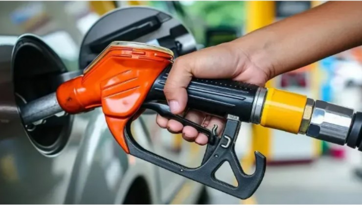 Motorine yine zam: Salı sabahından itibaren 1,08 TL artış olacak