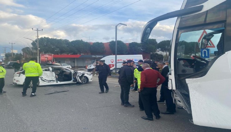 Turgutlu'da yolcu otobüsü ile otomobil çarpıştı: 3 yaralı