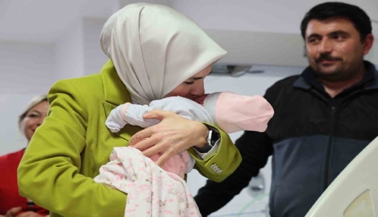 Yeni yılın ilk bebekleri dünyaya geldi