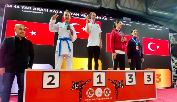 Aliağa Belediyesi Karate antrenörü Nezahat Ayhan Türkiye Şampiyonu oldu
