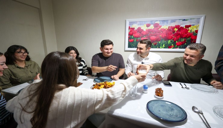 Buca’da iftar sofrasında gençlerle buluşma