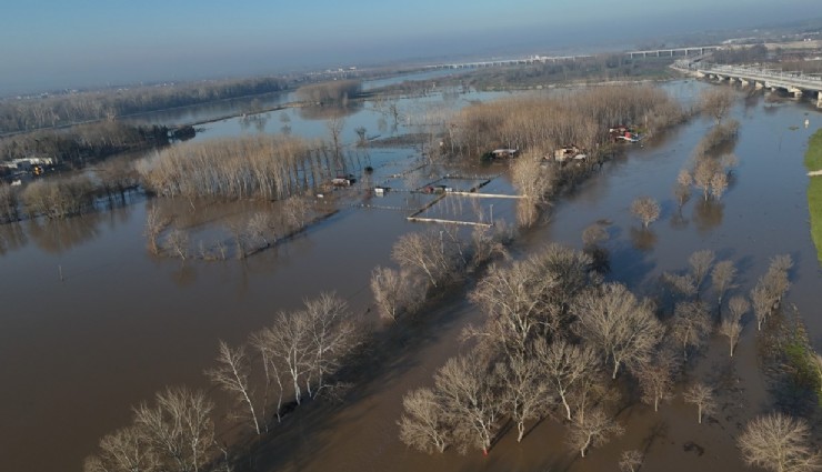 Edirne'de Meriç Nehri taştı: Ovalar sular altında kaldı