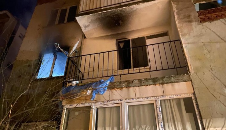 Evde yangın çıktı, halk sokağa döküldü