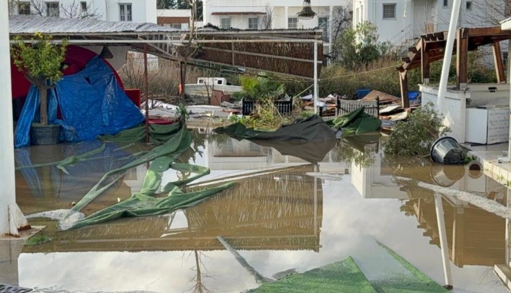İki saatlik sağanak Bodrum’u vurdu: Maddi hasar büyük