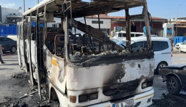 İzmir'de hurda minibüste yangın: Geceyi geçirmek isteyen gençten acı haber