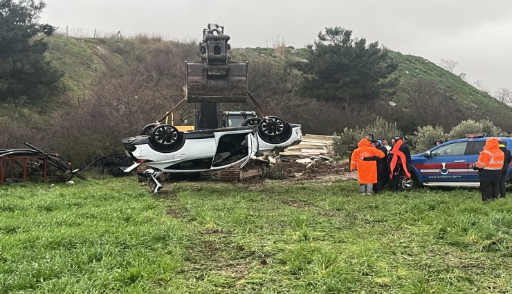İzmir’de otomobil dereye uçtu: 2 kız kardeş hayatını kaybetti