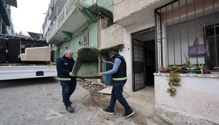 Konak’ta eşya dayanışması: Bağışlar ihtiyaç sahiplerine ulaştırılıyor