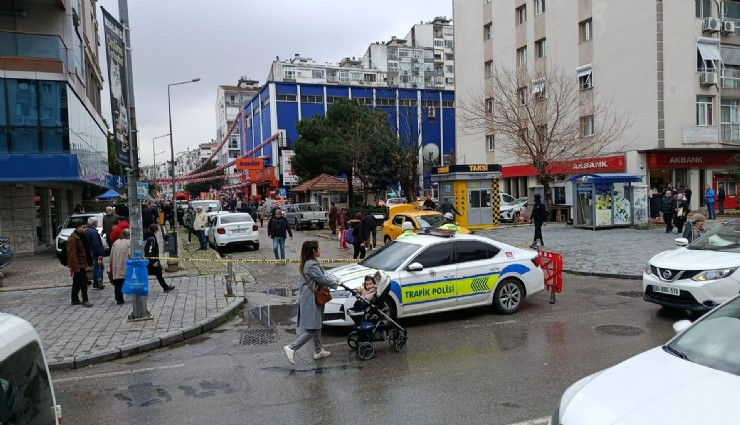 AK Parti Konak İlçe Başkanı Başdaş'ın market açılışı nedeniyle yol kapatıldı, sürücüler zor anlar yaşadı