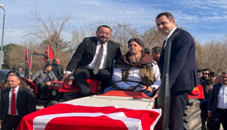 Ödemiş'te traktörlü tepki: CHP'li Solakoğlu'ndan tarım politikalarına sert eleştiri