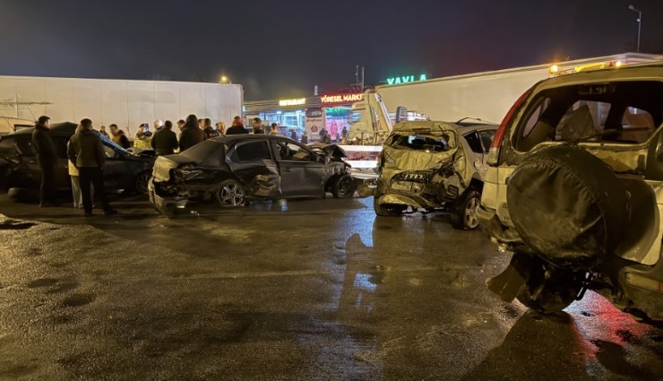 Sakarya’da zincirleme kaza: 16 araç karıştı, 13 kişi yaralandı