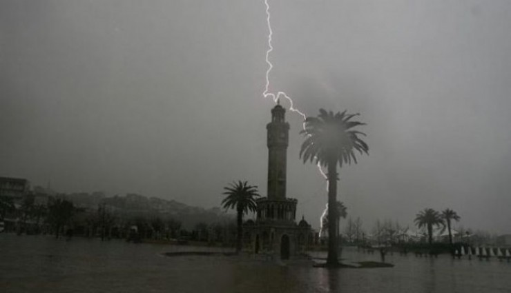 Şemsiyeleri kaldırmayın: İzmir'de sağanak haftasonu da sürecek