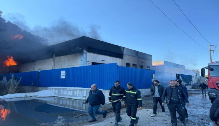 Torbalı'da geri dönüşüm fabrikasında yangın